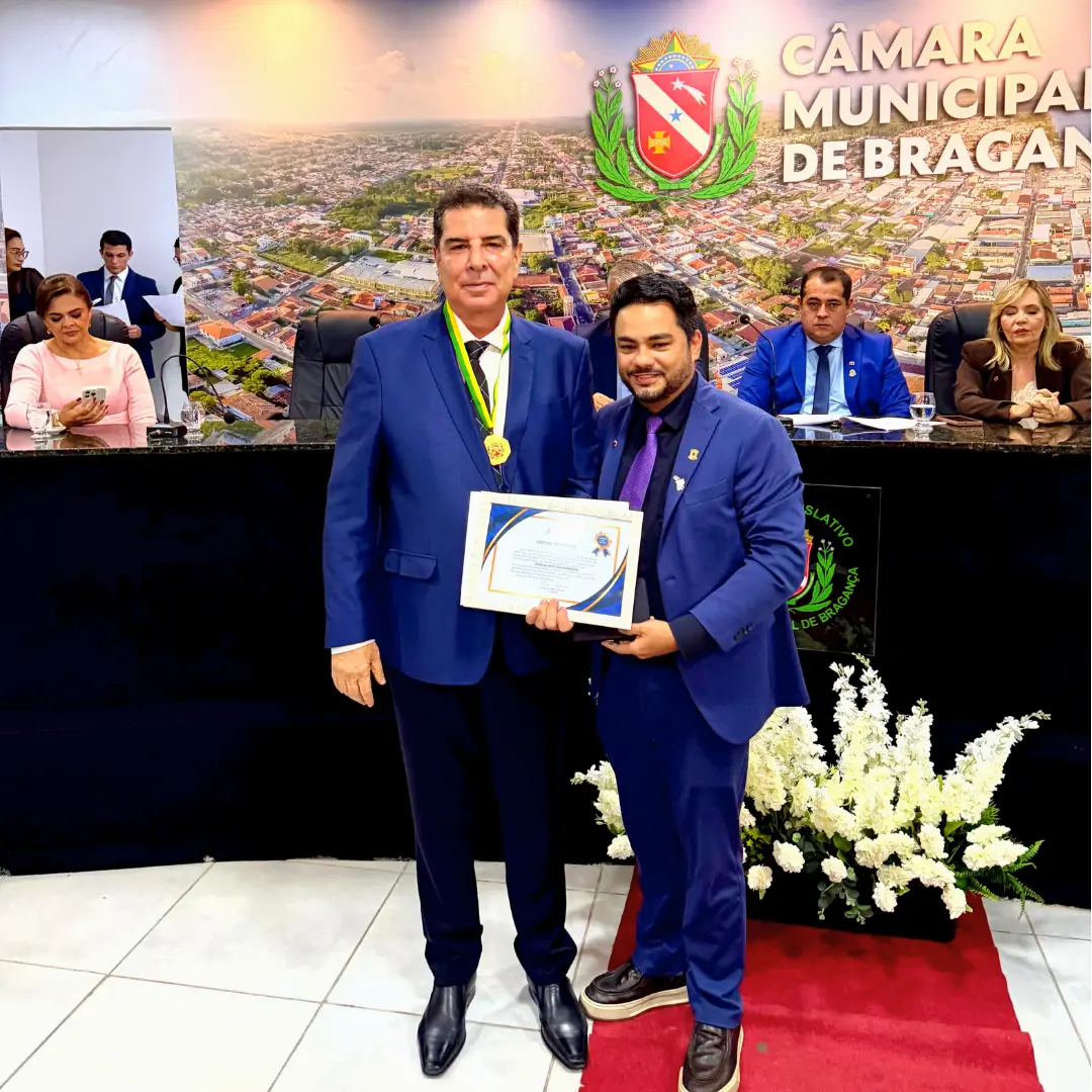 Homenagem a Zeca Pirão com medalha de honra ao mérito em Bragança.